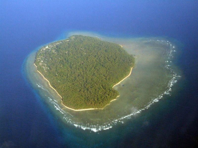 Vue aérienne d'une île du Vanuatu. Photographie de Bernard Lips