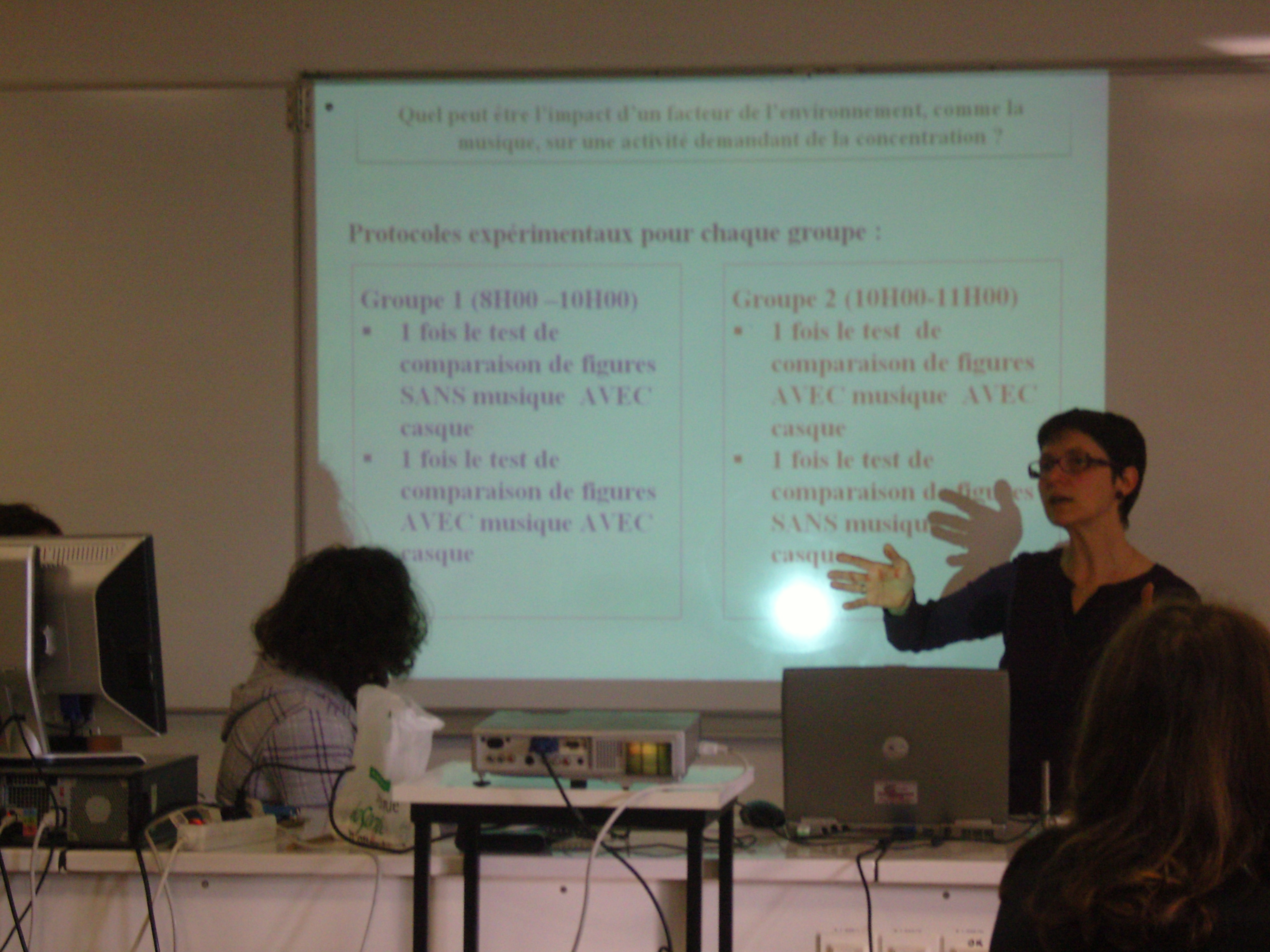 prof présentant protocole