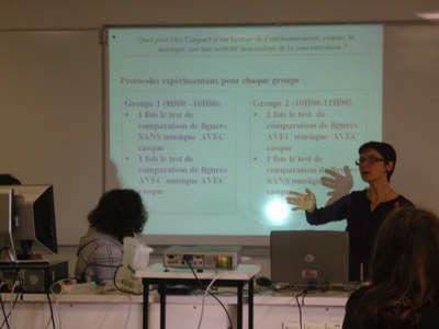 prof présentant protocole