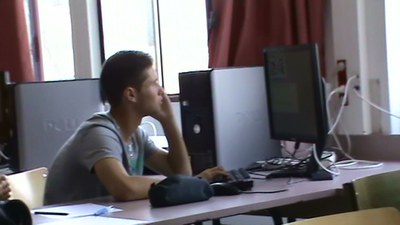 élève réalisant le test