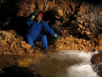 eau dans la grotte BL.JPG
